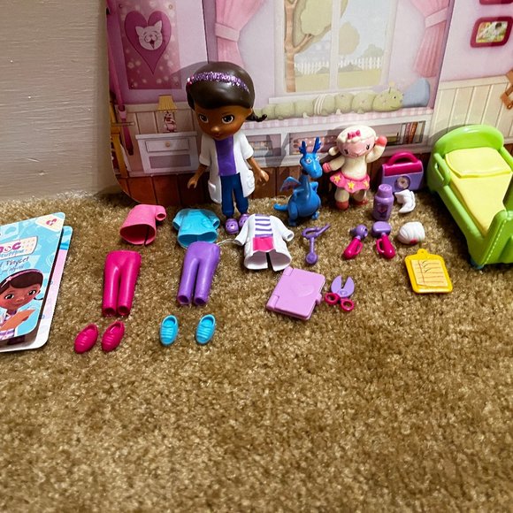 Doc McStuffins portable Hospital Playset from the Disney Store - Picture 4 of 7